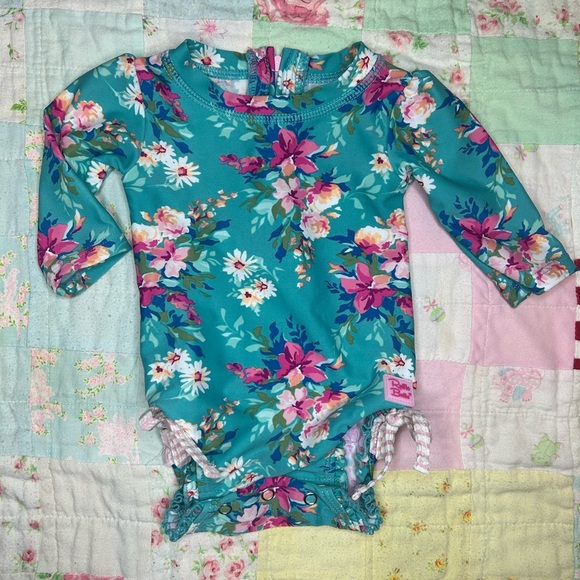 RuffleButts BabyLong Sleeve UPF50+ One Piece Rash Guard - Fancy Me Floral - Picture 4 of 7